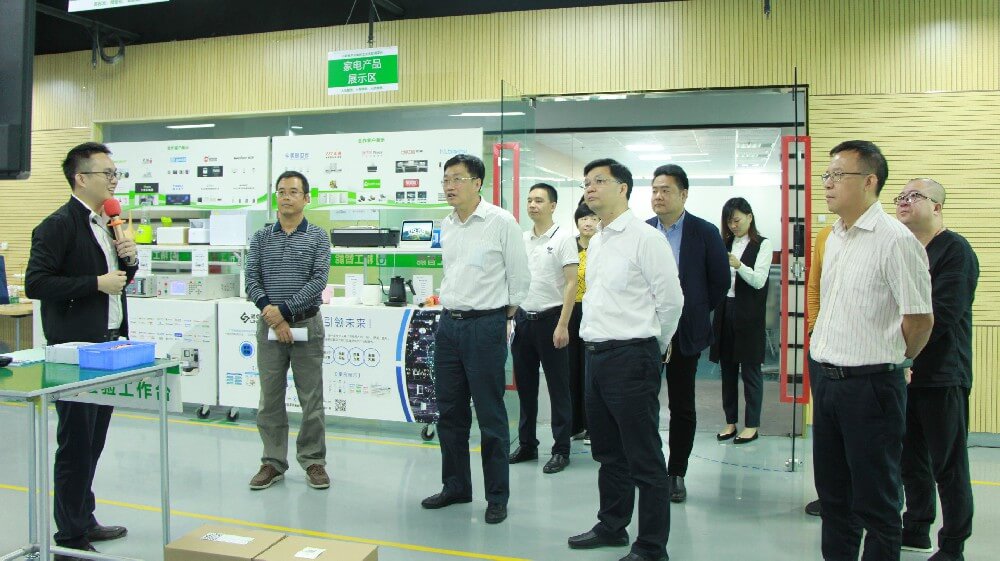 热烈接待广州市海珠区政协邱建华副主席一行莅临精工智能旅行考察！