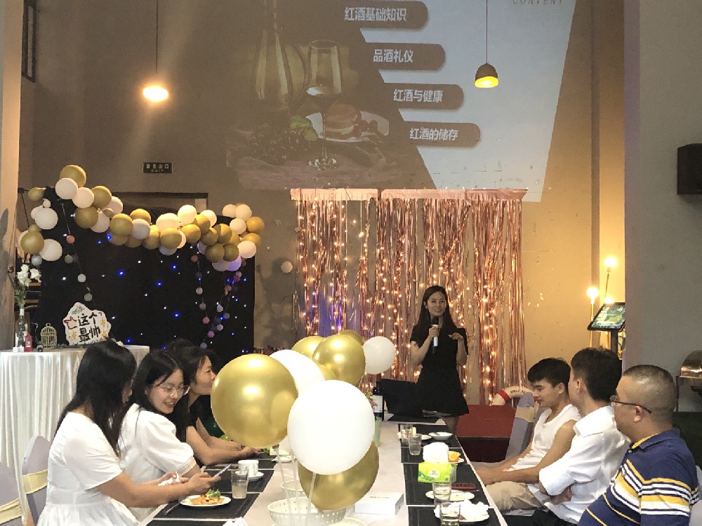 员工生日会 | 艳服出席只为遇见你